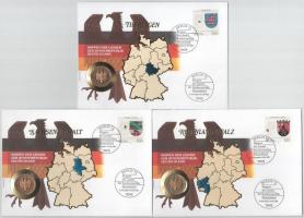 Németország 1991-1992. 1M Cu-Ni 3xklf érmés borítékban, bélyegzéssel, tartományi címereket ábrázoló bélyegekkel "Türingia, Szász-Anhalt, Rajna-vidék-Pfalz" mindhárom német nyelvű ismertetővel T:UNC Germany 1991-1992. 1 Mark Cu-Ni in 3xdiff coin envelopes with cancellation and with stamps depicting provincial coats of arms of Thuringia, Saxony-Anhalt and Rhineland-Palatinate, all with information sheet in German C:UNC