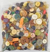 Egy zacskónyi vegyes gomb, kb. 840 db