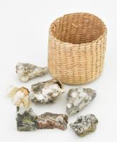 Vegyes ásványok, kristályok hordozó kőzeten, össz. 8 db, kosárban