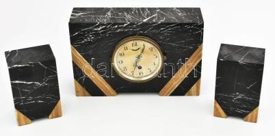 Régi francia? márvány testű art deco kandallóóra szett, kulcs nélkül, kopással, 30x20x9 cm, 15,5x10x7 cm