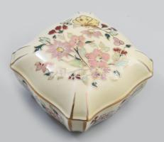 Zsolnay porcelán pillangó mintás bonbonier. Kézzel festett, jelzett, hibátlan, 8x8 cm