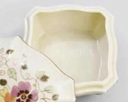 Zsolnay porcelán pillangó mintás bonbonier. Kézzel festett, jelzett, hibátlan, 10,5x10,5