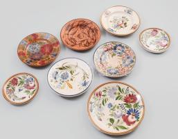 8 darab Pázmány kerámia falitál, jelzéssel, néhol kopással, d: 11-17 cm