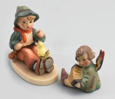 Hummel kerámia figura, 2 darab, kézzel festett, egyik jelzéssel, sérüléssel, m: 5-7,5 cm
