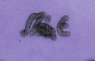 Hollóházi Szász Endre által tervezett porcelán kép, 11,5x8,5 cm, keretbe ragasztva, hibátlan