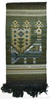 Hordováner János: Színezett gyapjú szőnyeg, páva motívummal, kézzel szőtt, 130x59 cm