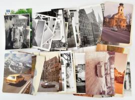 Autókat ábrázoló, vegyes régi és modern fotók, össz. 44 db, vegyes méretben