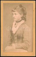 cca 1870 Fiatal hölgy portréja, keményhátú fotó Záhor Lipót egri műterméből, 10,5×6,5 cm