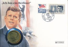 Amerikai Egyesült Államok 1985P 1/2$ "Kennedy" aranyozott Cu-Ni, "13352" sorszámú számozott, "J. F. Kennedy - Ich bin ein Berliner" felbélyegzett borítékban T:AU a borítékon kis sérülés USA 1985P 1/2 Dollar "Kennedy" gold-plated Cu-Ni, in "13352" serial numbered "J. F. Kennedy - Ich bin ein Berliner" envelope with stamp and cancellation C:AU small damage on the envelope