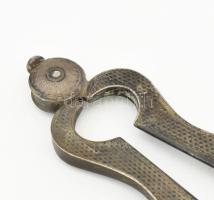 Antik monogramos ezüst (Ag) cukorfogó, jelzés nélkül, h: 16,5 cm, nettó: 51 g