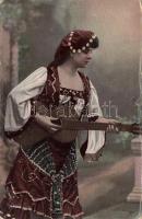 Lady with guitar (Eb)