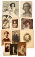12 db hölgyeket ábrázoló régi fotó, vegyes állapotban, 11,5x8 cm és 24x18 cm között