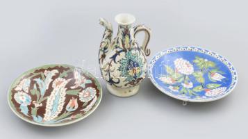 3 darab Kütahya török kerámia tárgy, dísztálak, díszkancsó, d: 18 cm, m: 17,5 cm