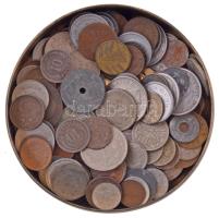 Vegyes magyar és külföldi fémpénz tétel ~0,5kg-os súlyban, nagyrészt 1950 előtti érmékkel, "Tjoklat-Fabriek NV Amsterdam" fém dobozban T:vegyes Mixed foreign coin lot (~0,5kg), mostly with coins before 1950, in "Tjoklat-Fabriek NV Amsterdam" metal box C:mixed