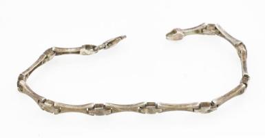 Ezüst (Ag) karkötő, jelzett, kissé kopott, 8,7 g, h: 18 cm