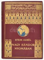 Stein Aurél (1862-1943): Nagy Sándor nyomában Indiába. Ford.: Halász Gyula. Magyar Földrajzi Társaság Könyvtára. Bp.,[1931], Franklin, 1 t. (címkép)+183 p.+32 (kétoldalas fekete-fehér képtáblák). Két egészoldalas térképpel. Kiadói dúsan aranyozott egészvászon sorozatkötésben,a borítón kis kopásnyomokkal.