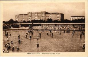 Venezia, Venice; Lido, Grand Hotel des Bains / beach, bathers