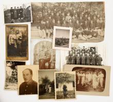 11 db vegyes katonai fotó, régi és modern, vegyes állapotban, 6,5x5,5 cm és 21,5x12 cm között