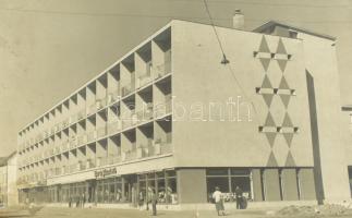 cca 1960-1980 Szeged a szocializmus idején, 11 db nagyméretű fotó, feliratozva, vegyes állapotban, 2...