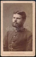 cca 1880 Katona portréja, keményhátú fotó Tauffer és Veress kolozsvári műterméből, 10,5×6,5 cm