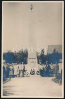 cca 1935 Eger, 60. gyalogezred világháborús emlékműve, fotó, 13,5×8,5 cm