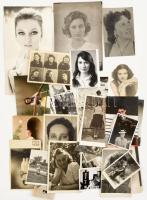 Hölgyeket, lányokat ábrázoló, vegyes régi és modern fotók, össz. 35 db, vegyes méretben és állapotban