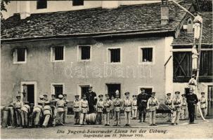 Lienz (Tirol), Die Jugend-Feuerwehr Lienz bei der Übung. Gegründet am 19. Jänner 1910 / youth fire brigade, firefighters
