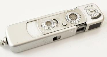 cca 1960 Minox B német gyártmányú mini kém fényképezőgép, tartozékkal, eredeti tokjában, használati ...