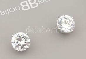 Ezüst(Ag) fülbevalópár gyűrűvel, kőhiánnyal, jelzett, méret: 53, bruttó: 5,7 g