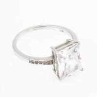 Ezüst(Ag) fülbevalópár gyűrűvel, kőhiánnyal, jelzett, méret: 53, bruttó: 5,7 g