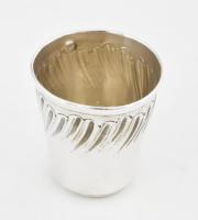 Ezüst(Ag) vodkás pohár, jelzett, alján kis horpadással, m: 4 cm, nettó: 10,3 g