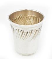 Ezüst(Ag) vodkás pohár, jelzett, alján kis horpadással, m: 4 cm, nettó: 9,4 g