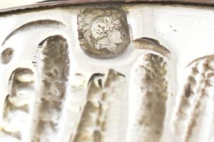 Ezüst(Ag) vodkás pohár, jelzett, alján kis horpadással, m: 4 cm, nettó: 9,5 g