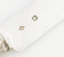 Ezüst(Ag) gyümölcskés csont nyéllel, jelzett, h: 20 cm, bruttó: 28,5 g