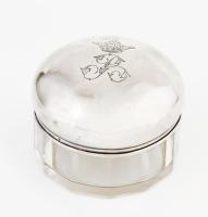 Ezüst(Ag) monogramos doboz, jelzett, üveg részén kopásnyomokkal, apró csorbákkal, d: 7,5 cm, bruttó: 143,3 g