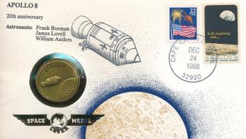 Amerikai Egyesült Államok 1988. "Az Apollo 8 20. évfordulója" bronz emlékérem "Űr emlékérem" sorszámozott érmés borítékban bélyeggel, bélyegzéssel, német nyelvű tájékoztatóval (26mm) T:BU USA 1988. "20th Anniversary of the Apollo 8" bronze medallion in "Space Medal" serial numbered coin envelope with stamps, cancellations and with information sheet in german (26mm) T:BU