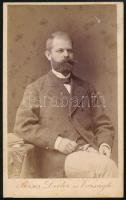 1876 Szakállas úriember portréja, keményhátú fotó Borsos, Doctor és Varságh m. kir. udvari fényképészek budapesti műterméből, vizitkártya, kissé foltos, 10,5x6,5 cm
