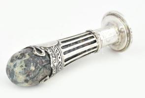 Ezüst(Ag) pecsétnyomó ásvány nyéllel, jelzett, h: 7 cm, bruttó: 39 g