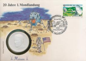 Ausztria 1989. "A Holdra szállás 20. évfordulója" boríték bélyeggel, bélyegzéssel, benne NSZK DN "Wernher von Braun" jelzett meissen-i porcelán emlékérem (41mm), számozott tanúsítvánnyal T:UNC Austria 1989. "20th Anniversary of Moon Landing" envelope with stamp and cancellation, in it FRG ND "Wernher von Braun" marked Meissen porcelain commemorative medallion (41mm) with serial numbered certificate C:UNC