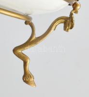 Antik háromlábú bonbonier, porcelán, üveg fedéllel, réz szerelékkel, porcelán belsejében kézzel fest...