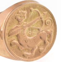 Arany (Au) 14 K pecsétgyűrű nyilas horoszkópjeggyel, jelzett, méret: 64, nettó: 9,63 g