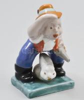 Komlós bamba vadász a nyúllal, kézzel festett mázas kerámia, jelzett, 13 cm