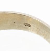 Arany (Au) 9 K gyűrű kővel, jelzett, méret: 61, bruttó: 7,29 g