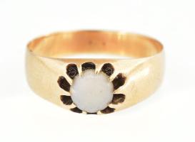 Arany (Au) 14 K gyűrű holdkővel, jelzett, méret: 58, bruttó: 3,14 g