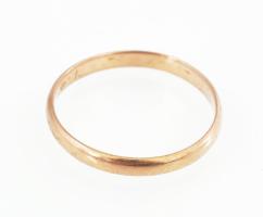 Arany (Au) 14 K fülbevalópár és gyűrű, jelzett, méret: 61, bruttó: 3,37 g