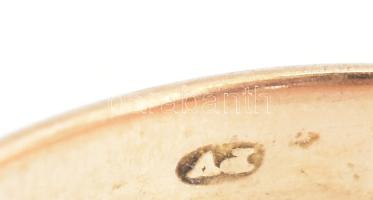 Arany (Au) 14 K fülbevalópár és gyűrű, jelzett, méret: 61, bruttó: 3,37 g