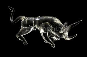 Támadó bika figura. Kézzel készített üveg. 10 cm