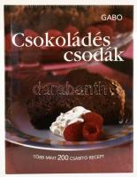 Kovács Mária (szerk.): Csokoládés csodák. Több mint 200 csábító recept. Bp., 2006, Gabo. Kiadói kartonált papírkötés, kiadói papír védőborítóval, zsugorfóliában.