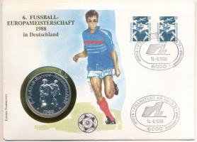 NSZK 1988. "VI. Európai Futball Bajnokság - Németország" fém emlékérem peremén "1512" sorszámmal, felbélyegzett borítékban, alkalmi bélyegzéssel (40mm) T:PP patina FRG 1988. "6th European Football Championship - Germany" metal commemorative medallion with "1512" serial number on the edge, in envelope with stamp and cancellation (40mm) C:PP patina