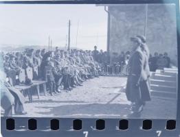 cca 1938 Magyar királyi katonai tábori szemle, ünnepség, 21 db negatív kocka tekercseben